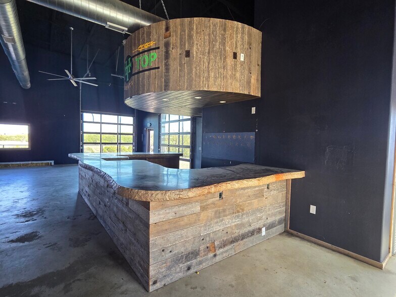 More Photos Of 231 Frog Pond Ln, Dripping Springs General Retail For Sale