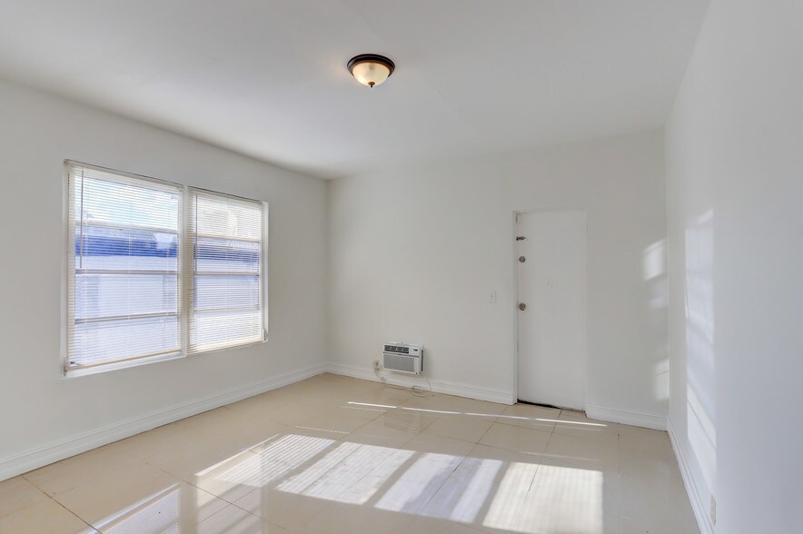 More Photos Of 1801 Spruce Ave, West Palm Beach Apartments For Sale