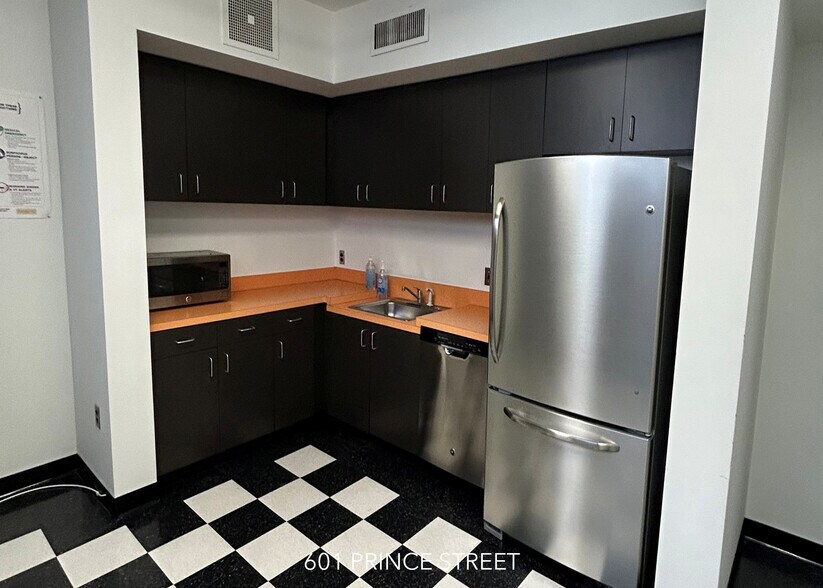 More Photos Of 601 Prince St, Alexandria Office For Sale