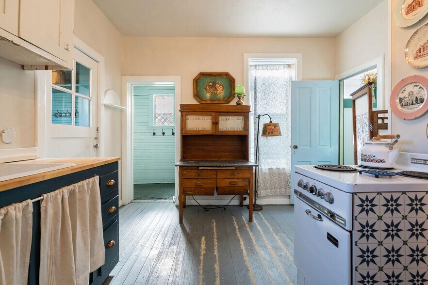 More Photos Of 203 5th Ave W, Kalispell Freestanding For Sale