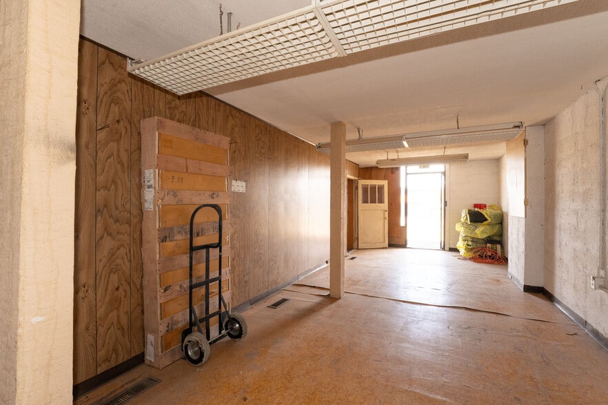 More Photos Of 647 Center st, Kalispell Light Distribution For Sale