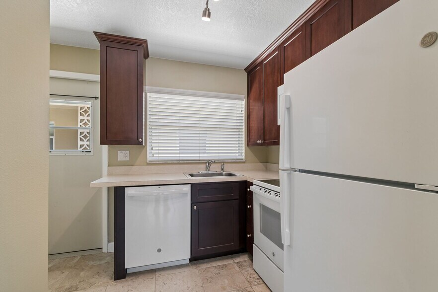 More Photos Of 2307 Bay Blvd, Indian Rocks Beach Apartments For Sale