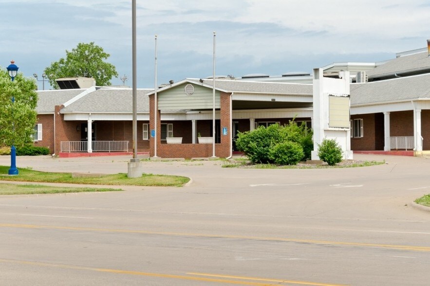 Primary Photo Of 2300 Lincoln Way, Clinton Hotel For Sale