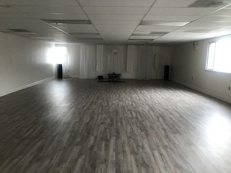 More Photos Of 3708 Freemansburg Ave, Bethlehem Storefront Retail Office For Sale