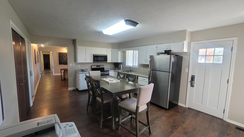 More Photos Of 6004 S East St, Indianapolis Medical For Sale