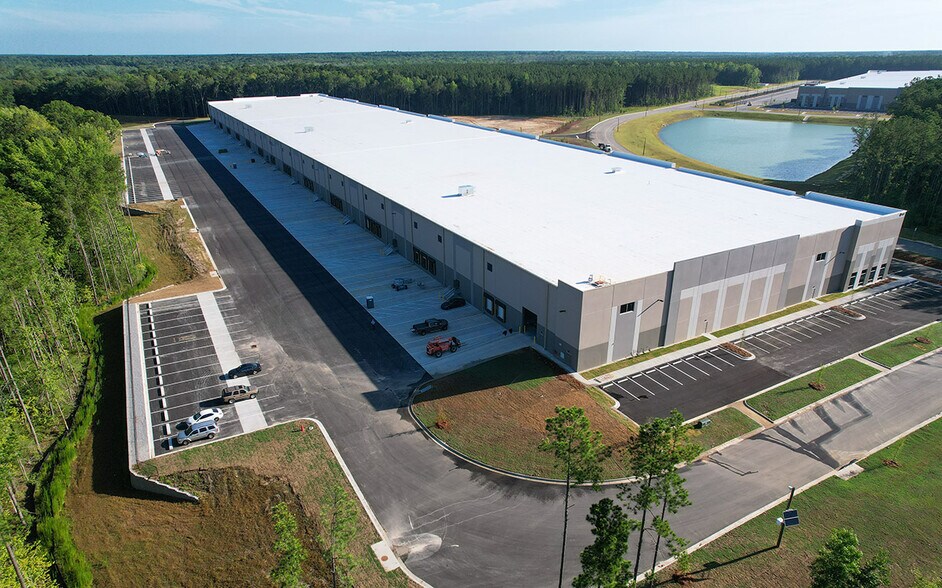 More Photos Of 369 N Cypress Dr, Summerville Warehouse For Lease