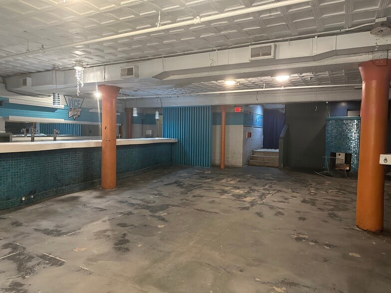 More Photos Of 109 W Broughton St, Savannah Hospitality For Lease