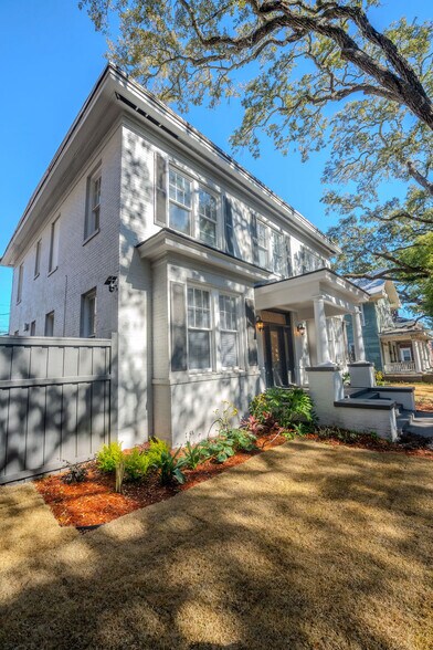 More Photos Of 306 E Victory Dr, Savannah Apartments For Sale