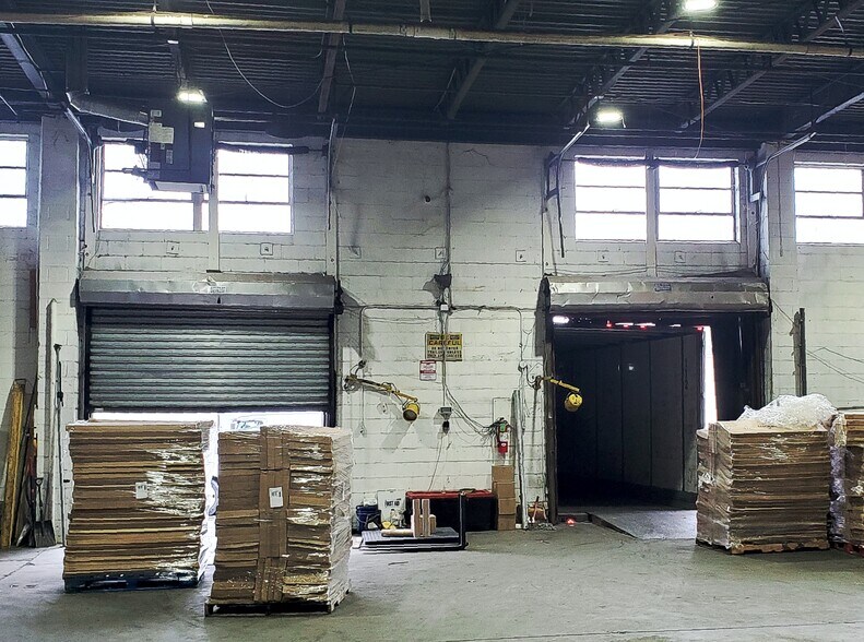 More Photos Of 707 Commercial Ave, Carlstadt Warehouse For Lease