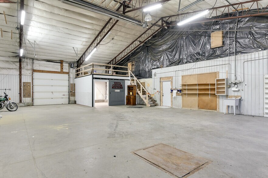 More Photos Of 250 Broad St, Greenwood Showroom For Sale