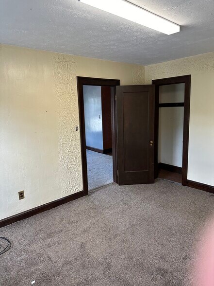 More Photos Of 942 N Main St, Akron Storefront Retail Office For Lease