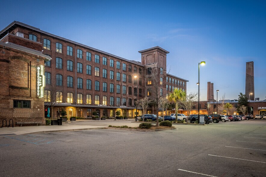 More Photos Of 6801 Carnegie Blvd, Charlotte Office Residential For Lease