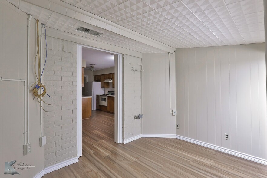 More Photos Of 2810 S 27th St, Abilene Office For Sale