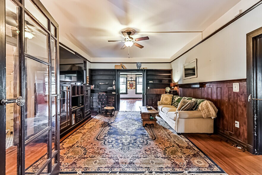 More Photos Of 2911 Broadway St, Galveston Office For Sale