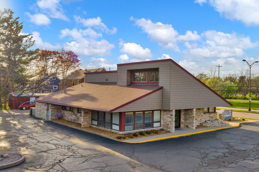 More Photos Of 3125 Main St, Stevens Point Office For Sale