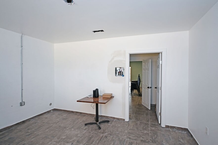 More Photos Of S 2162 S WW White Rd, San Antonio Restaurant For Sale
