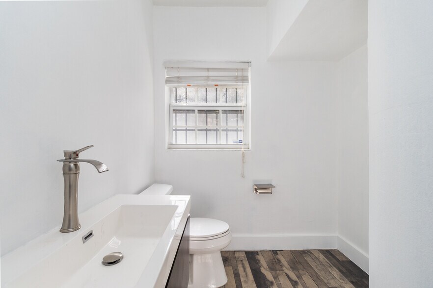 More Photos Of 5810 Biscayne Blvd, Miami Loft Creative Space For Sale