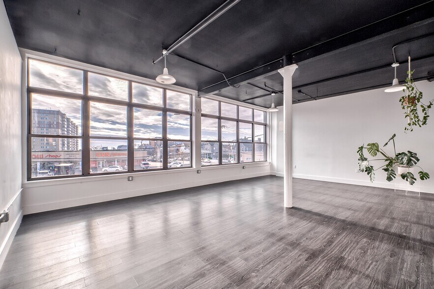 More Photos Of 8808 Rockaway Beach Blvd, Rockaway Beach Storefront Retail Office For Lease