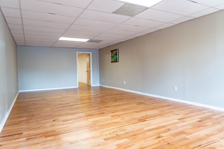 More Photos Of 101 S Main St, Mount Pleasant Storefront Retail Office For Lease