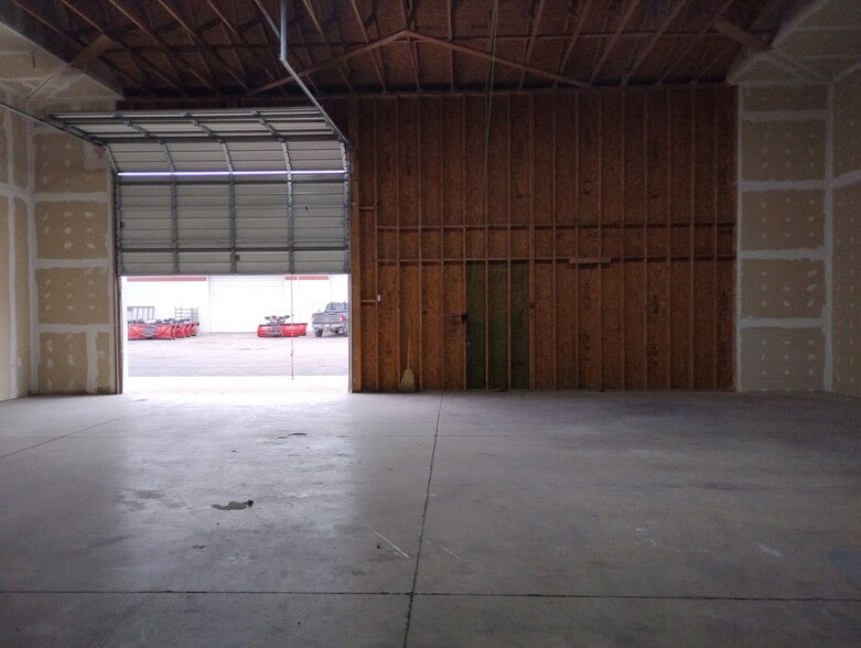 Primary Photo Of 4296 Van Dyke Rd, Almont Warehouse For Lease