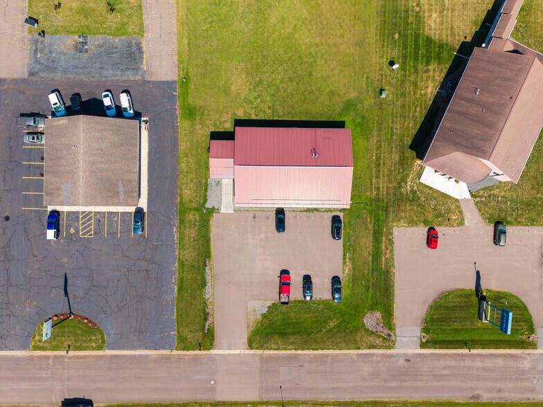 More Photos Of 205 E Hill St, Thorp Medical For Sale