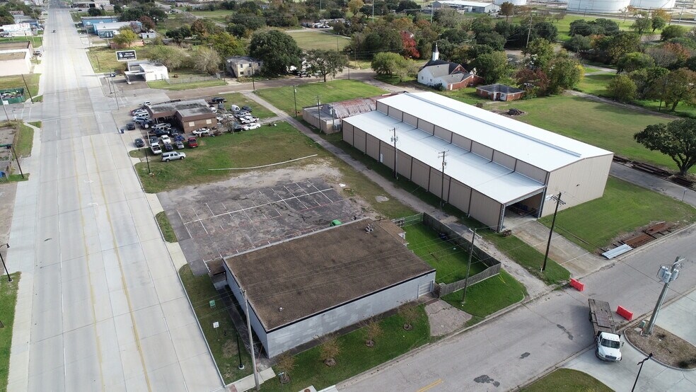 More Photos Of 921 Texas Ave, Texas City Service For Sale