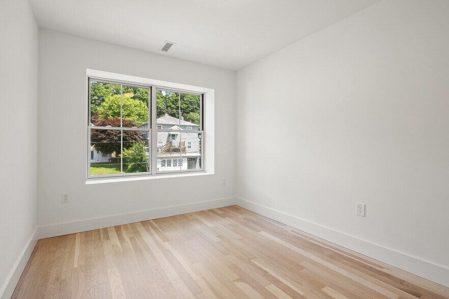 More Photos Of 26 Homestead Ln, Greenwich Apartments For Sale