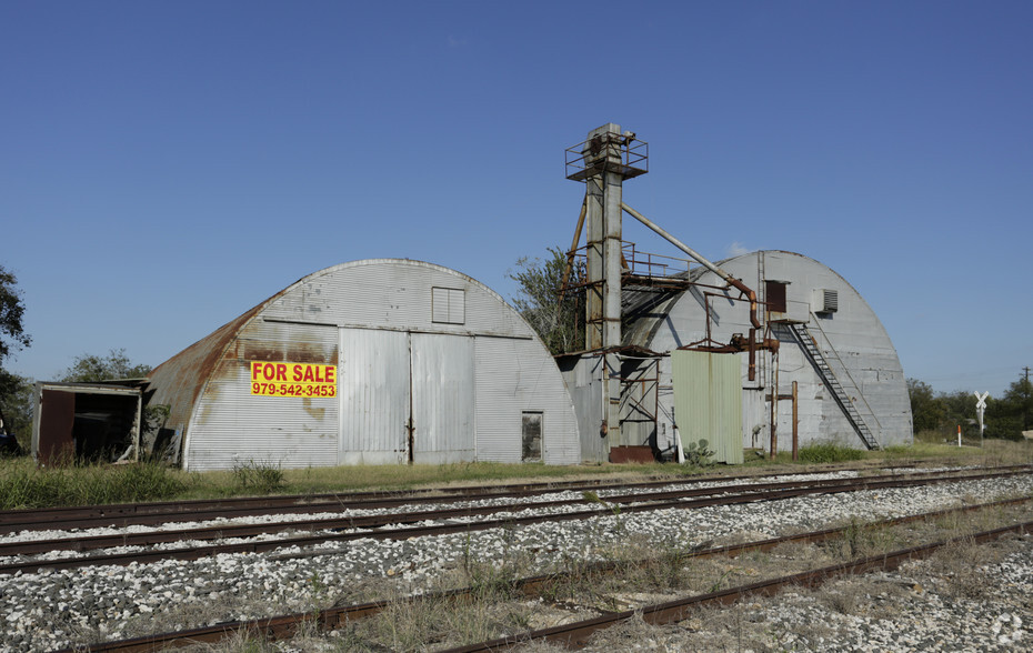 Primary Photo Of 201 N Dallas St, Giddings Warehouse For Sale