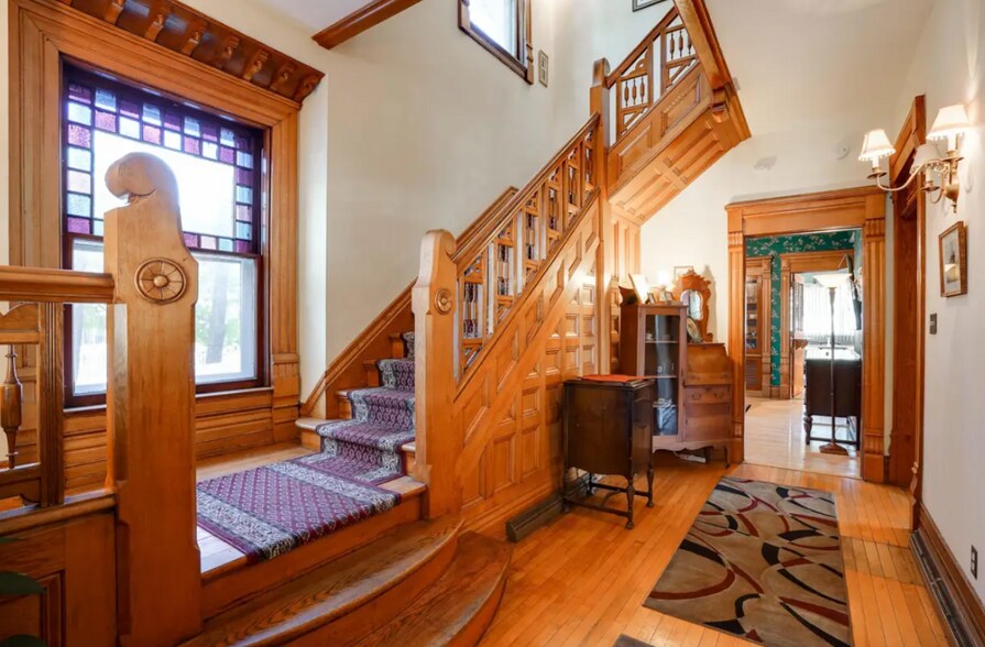 More Photos Of 211 Wisconsin Ave, Wisconsin Dells Hotel For Sale
