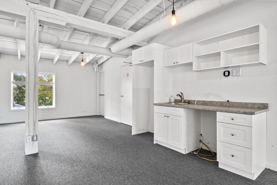 More Photos Of 60 Mill St, Gananoque Medical For Lease