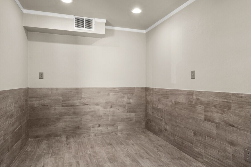 More Photos Of 407 S Home St, Corrigan Auto Dealership For Lease