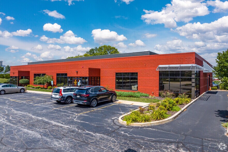 More Photos Of 1930 W Bluemound Rd, Waukesha Medical For Lease
