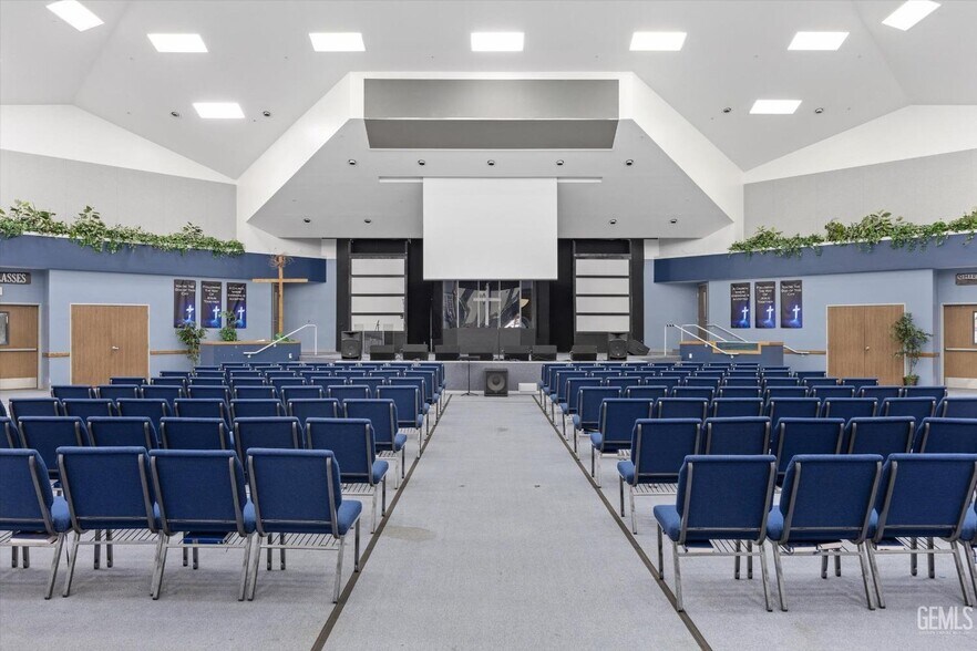 More Photos Of 425 S H St, Bakersfield Religious Facility For Sale