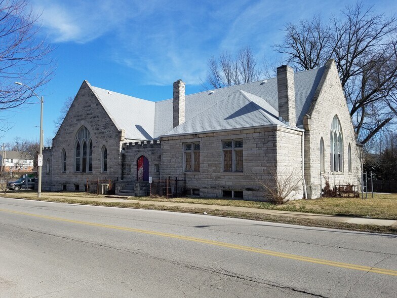Primary Photo Of 5760 Bartmer Ave, Saint Louis Specialty For Sale