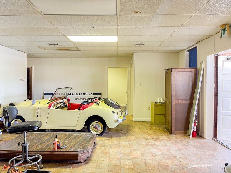 More Photos Of 6405 Quinn Dr, Baton Rouge Office For Sale