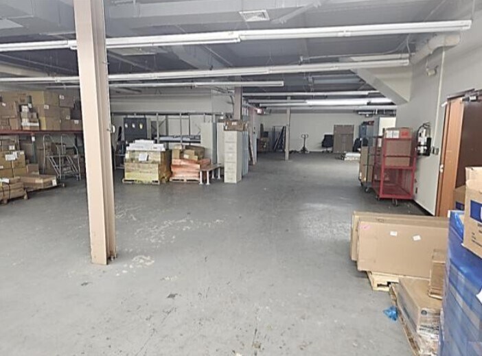 More Photos Of 5155 59th Pl, Woodside Light Manufacturing For Sale