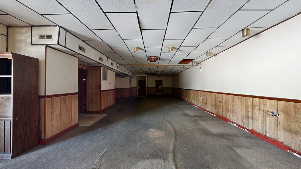 More Photos Of 1328-1336 SW 17th St, Topeka General Retail For Sale