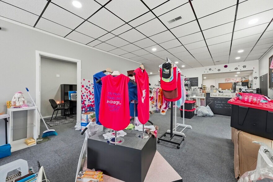 More Photos Of 115 E King St, Garrett General Retail For Sale