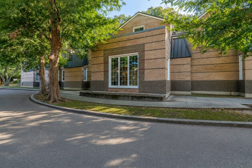 More Photos Of 3112 Jackson St, Alexandria Office For Sale
