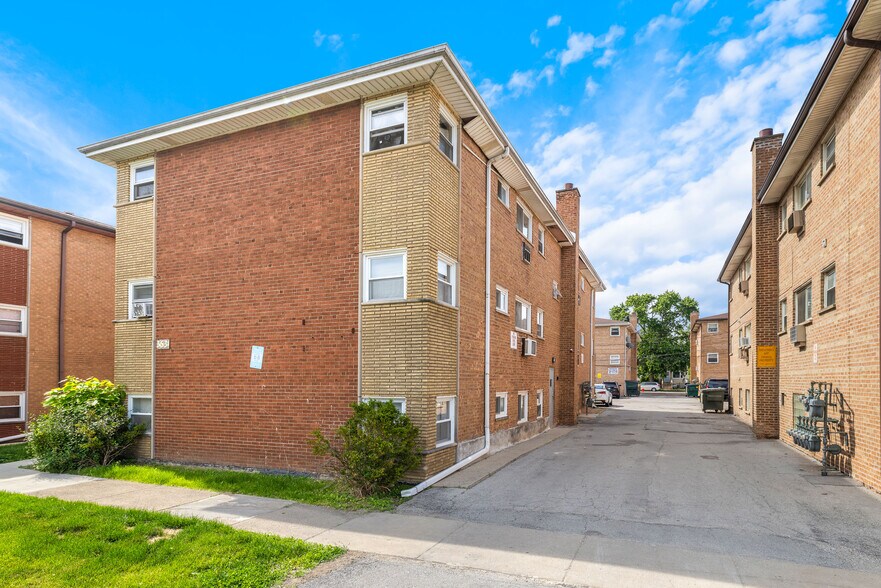 More Photos Of 3631 147th St, Midlothian Apartments For Sale