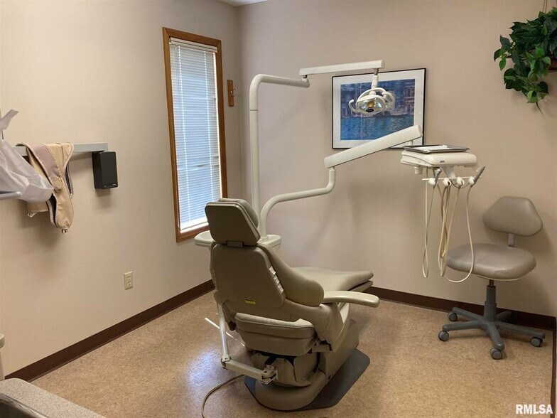 More Photos Of 112 Main, Goreville Healthcare For Sale
