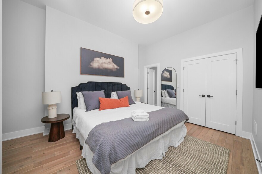 More Photos Of 64 E Cedar St, Chicago Apartments For Sale