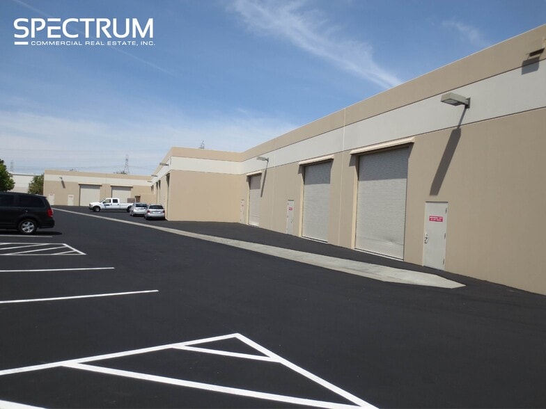 More Photos Of 26470 Ruether Ave, Santa Clarita Warehouse For Lease