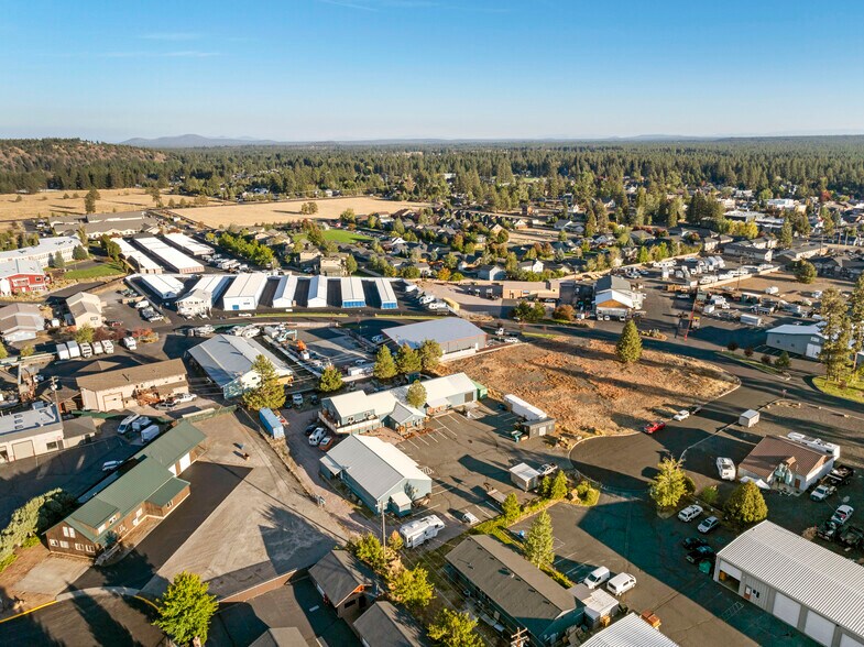 More Photos Of 592 N Sisters Park Ct, Sisters Flex For Sale