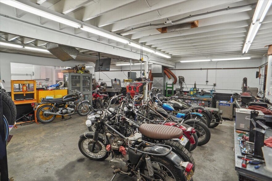 More Photos Of 1940 Freeman Ave, Signal Hill Warehouse For Sale
