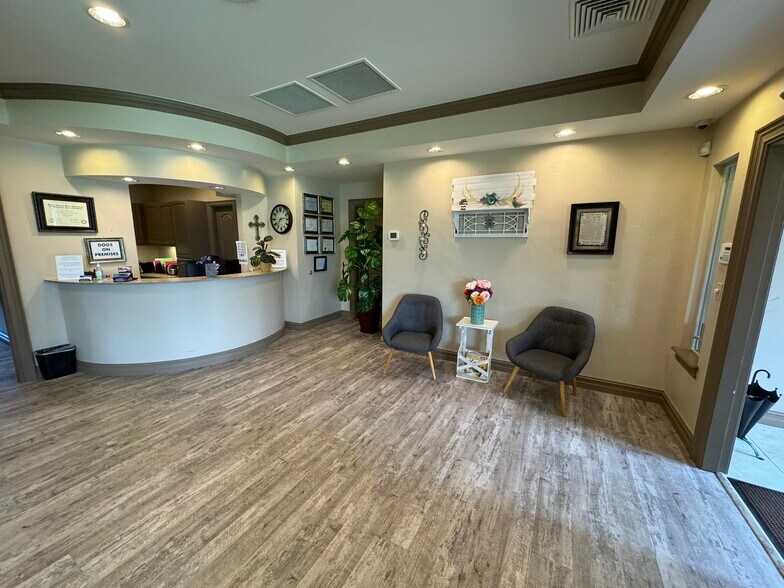 More Photos Of 4700 W Urbana St, Broken Arrow Medical For Lease