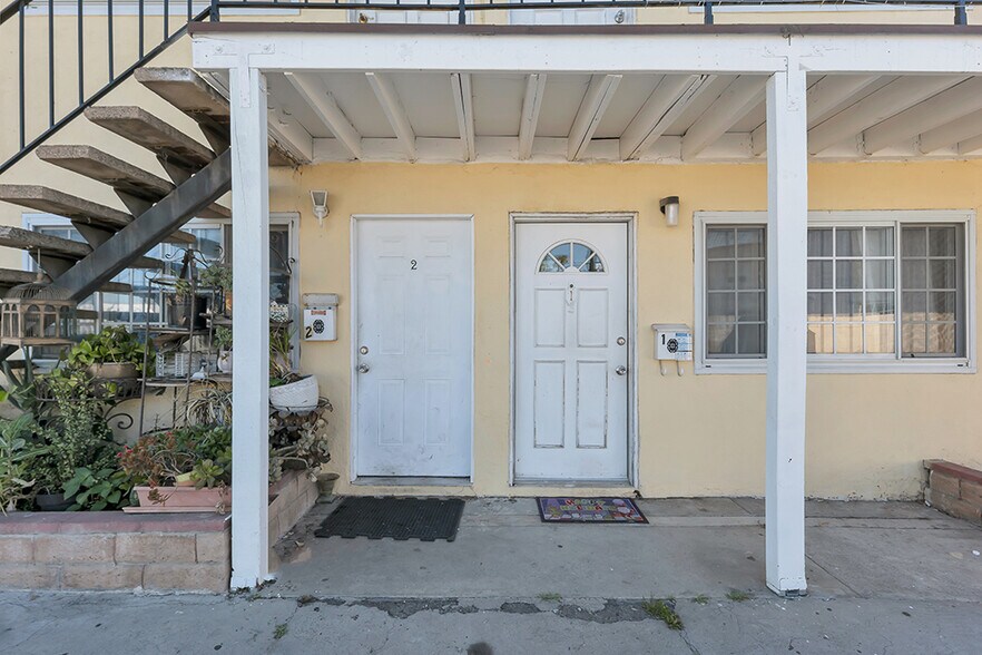More Photos Of 11853 Hart St, North Hollywood Multifamily For Sale