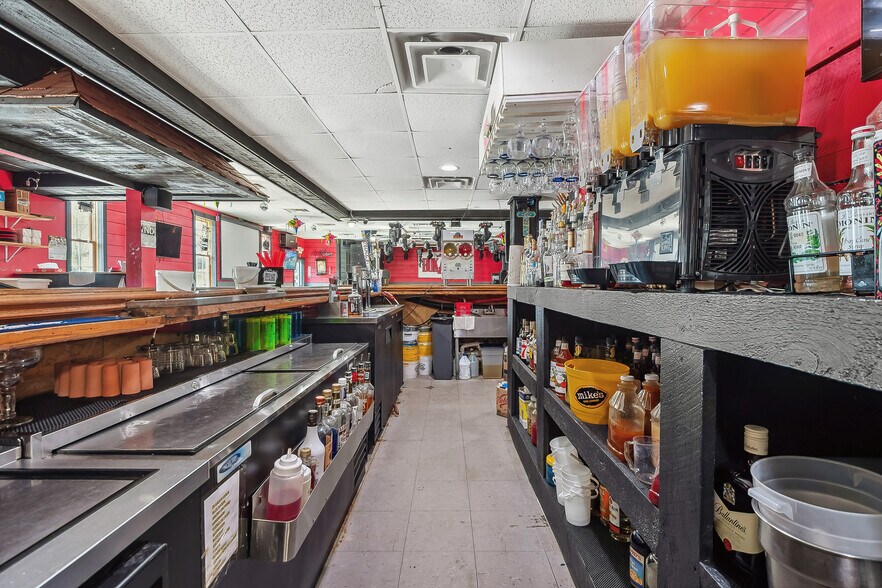 More Photos Of 900 Oak St, Pittston Showroom For Sale