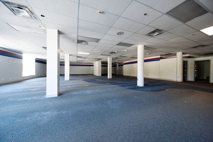 More Photos Of 2720 Van Aken Blvd, Cleveland Office For Lease