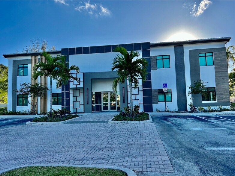Primary Photo Of 4500-4500 N University Dr, Coral Springs Medical For Lease